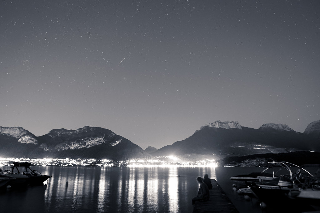 Lac sous les étoiles