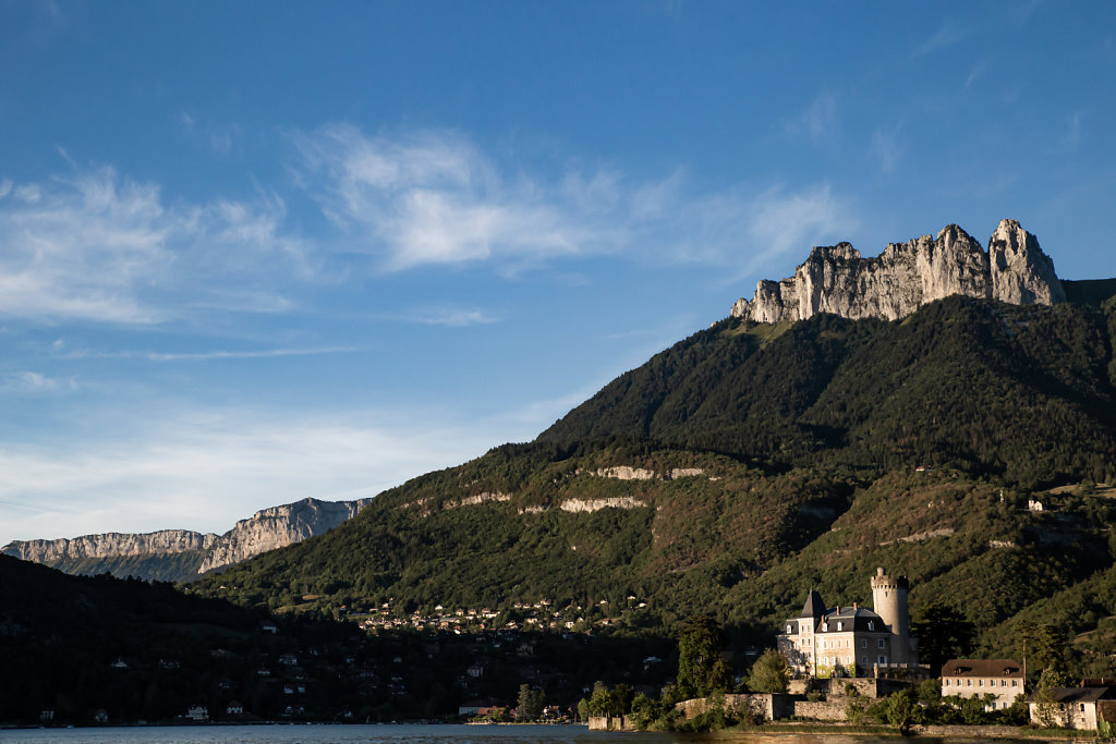 Château et montagnes